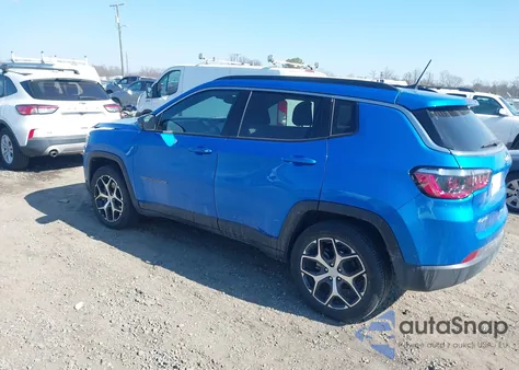 2024 Jeep Compass Latitude 4X4 z USA, uszkodzony, nr VIN 3C4NJDBN8RT603605